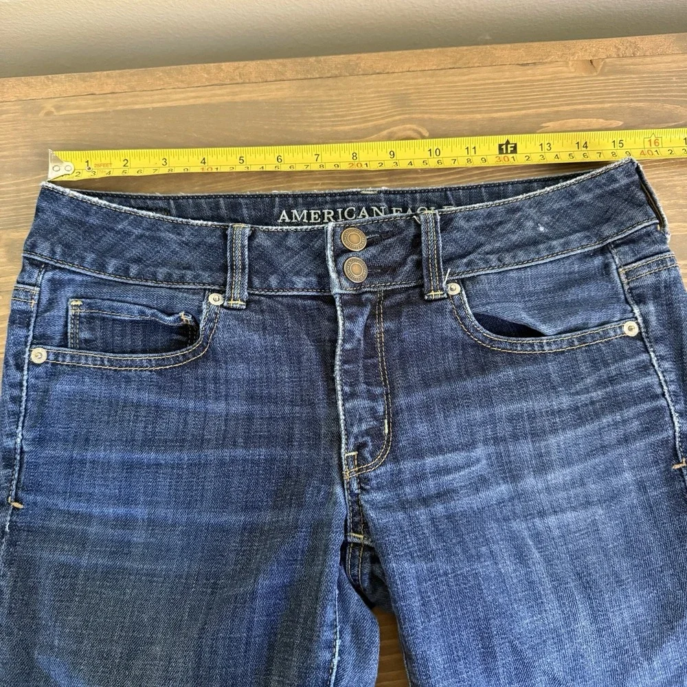 American Eagle Women's 6 Blue‎ Medium Wash Low Rise Artist Crop Stretch Jeans